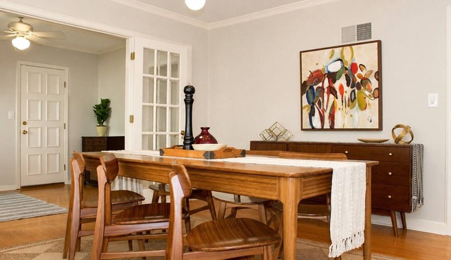 Welcome to Brookside Mod Cottage: 4BR with patio - walkable and family friendly