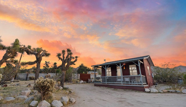 Welcome to Jackrabbit Cabin! Ideally located 5 minutes from JTNP and town of JT.