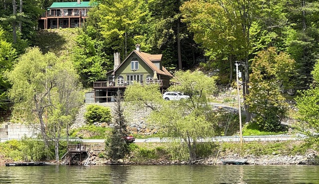 Welcome to Ledgerock, A 3-bedroom Lake Front house on The Great Sacandaga Lake.
