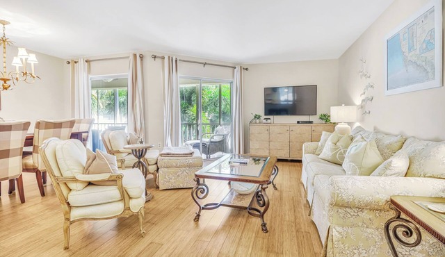 Welcome to Navarra Beach Condo!
