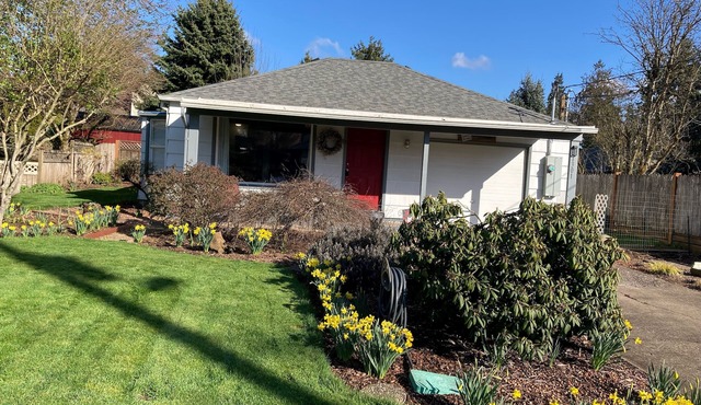 Welcome to Piccolo Cottage! Located in a quiet residential area,