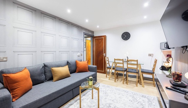 Welcome to Plotseeker’s 3 Bedroom Apartment by River Thames