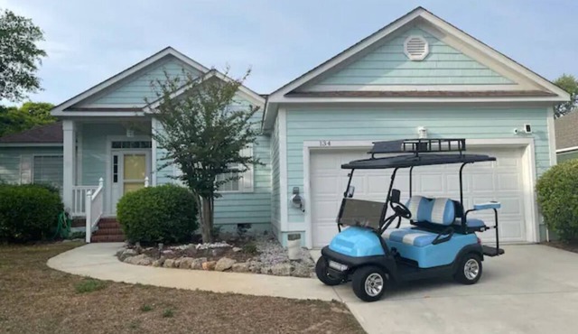 Welcome to Seashells and Sandtraps! The Perfect Oak Island Home w/Golf Cart!