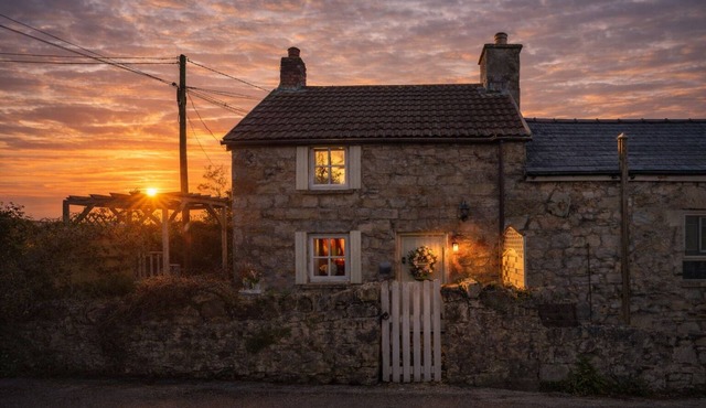 Welcome to Shepherds Cottage by Happy Days Stays. A charming 200-year-old stone cottage with a king-size bed, enclosed garden, private parking and dog-friendly welcome, close to beaches, countryside and local attractions.