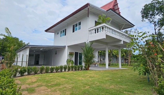 Welcome to the Greenery Home Phuket @Soi Ta iad, Comfy House on Green Lawn