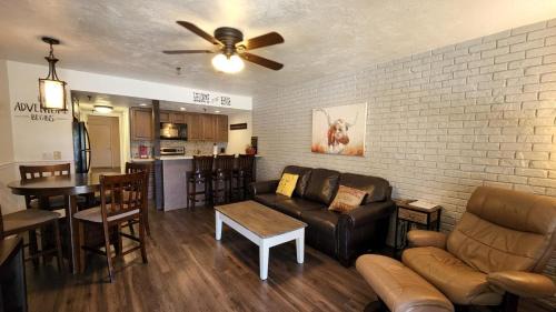 Welcome to the Ranch! Spacious LUXURY FAMILY SUITE 202