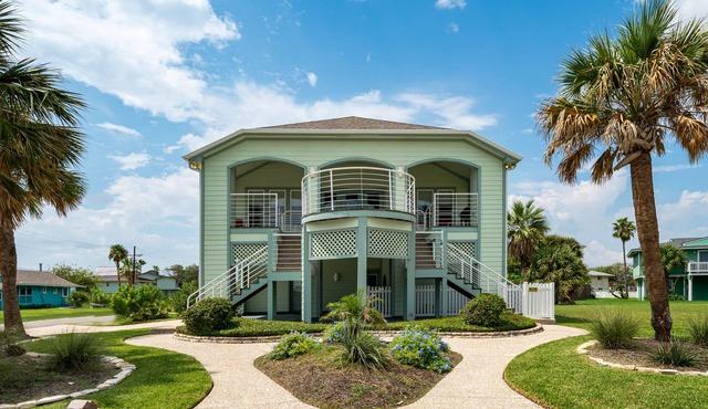 Welcome to the sweet comforts offered at this exquisite home in Key Allegro!
