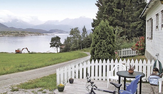 Welcome to this simple but functional small cottage situated in very beautiful nature.