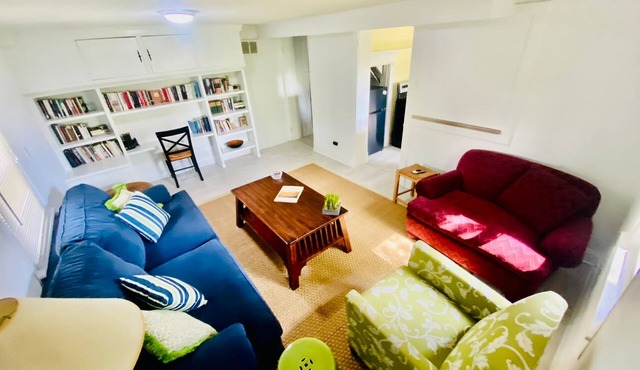 Welcome to this charming 3-bedroom, 1-bathroom house located in the heart of Charlottesville!