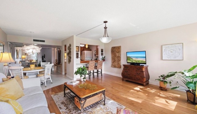 Welcome to your tranquil retreat in Naples!