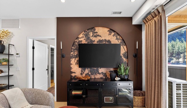 Welcome to Zara at Lakestone! Artfully designed condo with warm modern interiors, mountain views, and private patio—minutes to Okanagan Lake A premier lakeside community for a peaceful escape with pickleball courts, gym, & sauna.