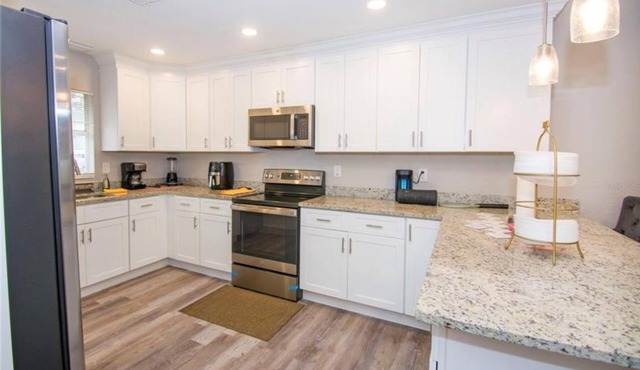 Welcoming 4-bedroom house with AC in Lakeland