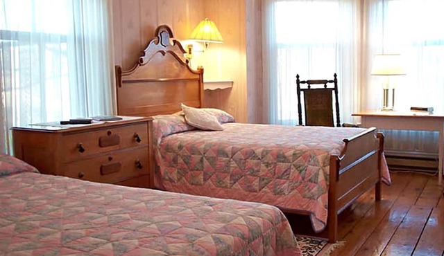 Welcoming Bed and Breakfast Accommodation with Antique Furniture in Harvey, New Brunswick