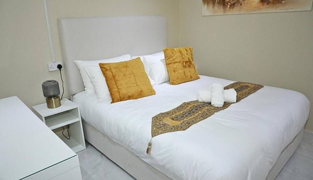 Welcoming Bed & Breakfast in Private Desert Camp Deluxe Room