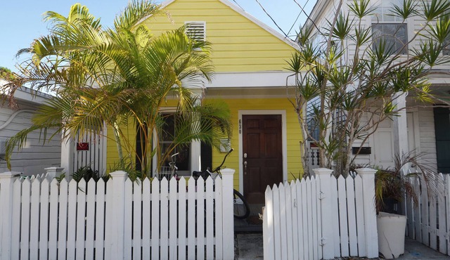 Welcoming & Conveniently Located Dog-Friendly Home - Walk to Everything