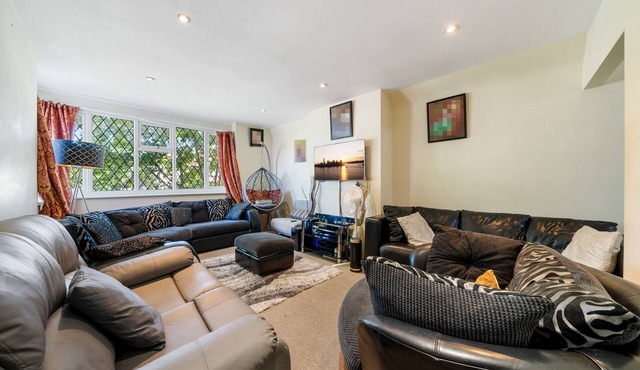 Welcoming Cosy Semi-detached House