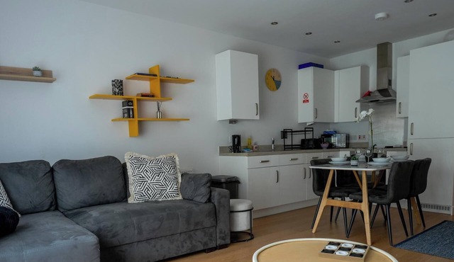Welcoming Two-Bedroom Edinburgh Home