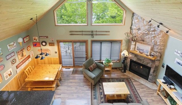 Well-appointed lakefront villa with gameroom at Giants Ridge