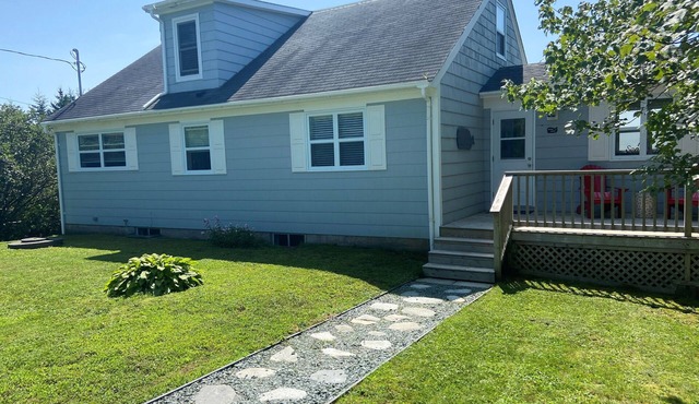 WELL-APPOINTED OCEAN-FRONT BEACH HOUSE near Summerville Beach, Nova Scotia
