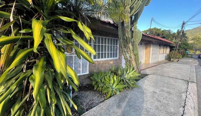Well-appointed private 3 bedroom house - fast wifi, attached garage, laundry & +