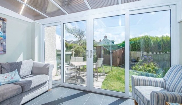 Well-equipped cottage, metres from Blue Flag beach