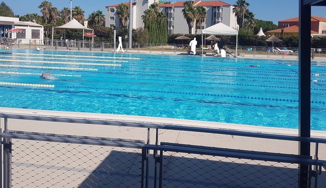 Well-exposed T2 with air-conditioning in the bedroom and close to the municipal swimming pool.