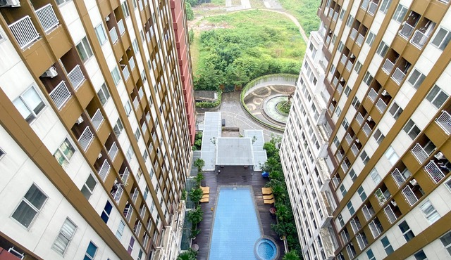 Well Furnished and Cozy Studio at LRT City Jatibening Apartment