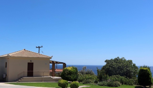 Well-kept, idyllically situated vacation home above the Zaga beach near Koroni i