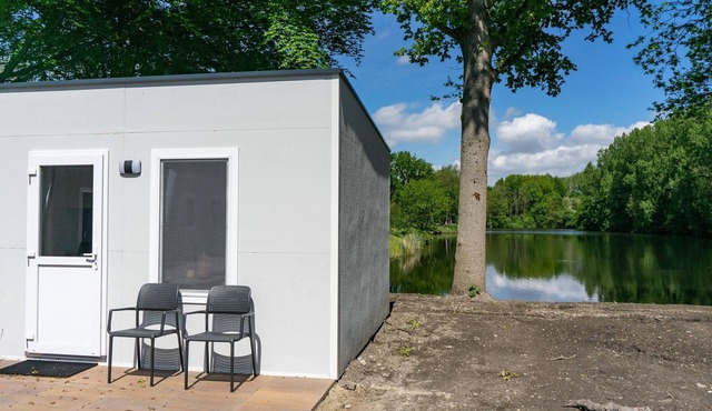 Well-kept studio with kitchenette, near Amsterdam