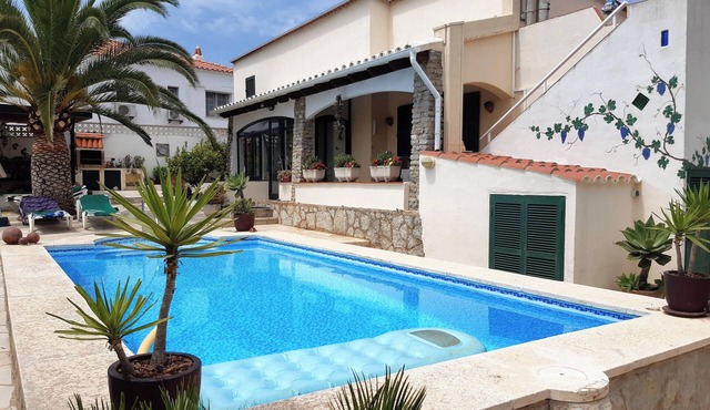 Well-kept vacation home with pool and garden directly on the Cami de Cavalls.