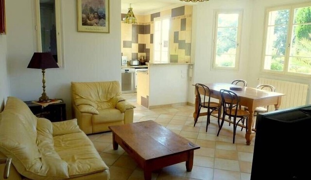 Well located calm comfort Cap d'Antibes. Clim 2 ch stay terrace garden parking