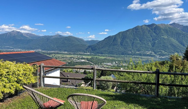 Well-maintained detached house on a sunny slope with magnificent panoramic views