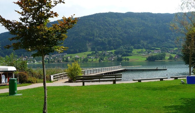 Well maintained, quiet, with indoor pool, park-like grounds and access to the lake