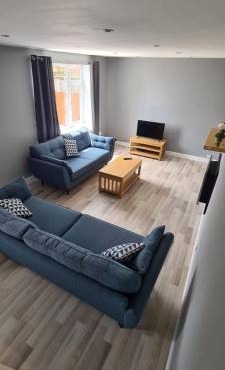 Well presented 3 Bed House- 9 Guests - Great for Leisure stays or Contractors -NG8 postcode