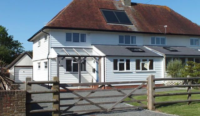 Well Situated Coastal House In Quiet Lane - Sleeps 8