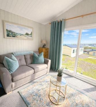 Welsh Coast Seaview 2 Bedroom Wooden Lodge at Clarach Bay