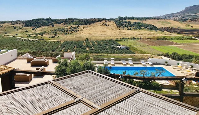 West Cottage in villa with pool, jacuzzi and sea view