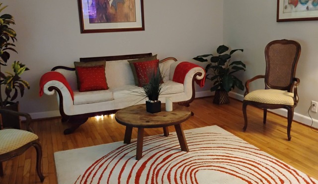 WEST END WHISPER 3 minute walk or drive to Everything. Prime location.