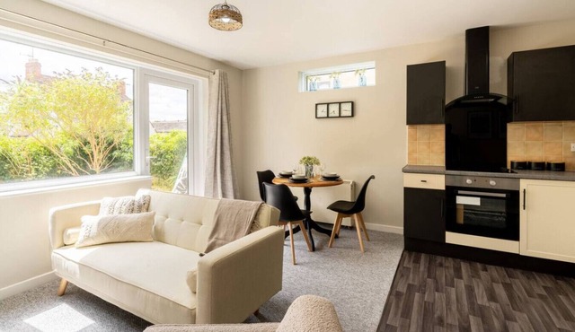 West Oxfordshire Flat w/Parking | Sleeps 3