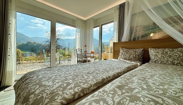 West-Side doubleroom + Singlebed/shower WC/outside veranda/Castel & Garden view