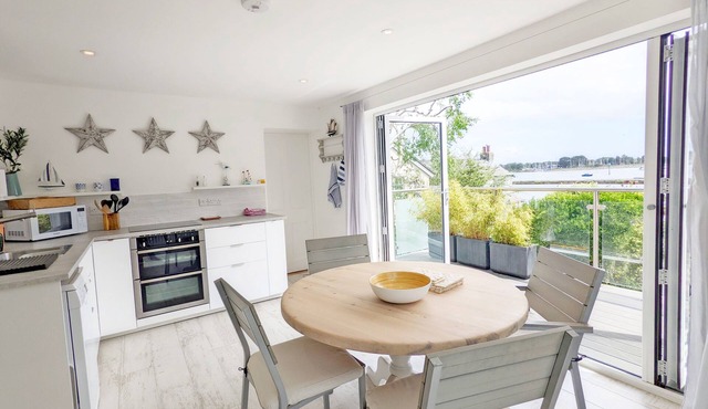 West View, Emsworth - sleeps 4 guests in 2 bedrooms