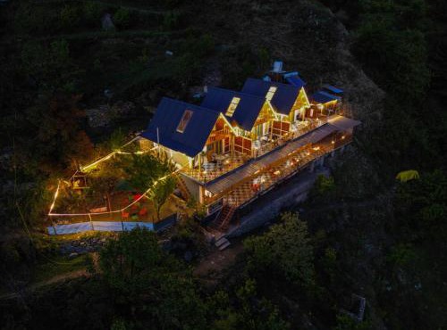 Western Trapogan Cottage in Thirthan Valley