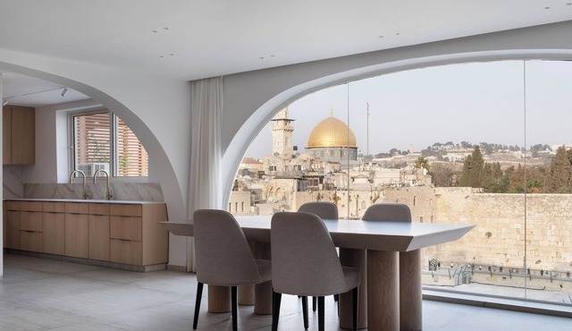 Western Wall View Apartment