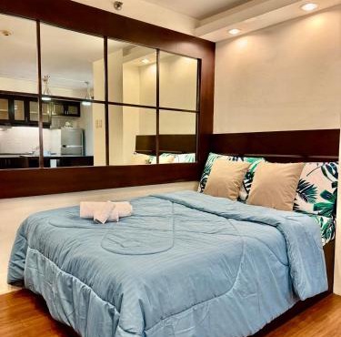 WestParc Cedar Cozy Apartment in the Heart of Alabang