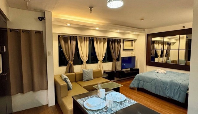 WestParc Cedar Cozy Apartment in the Heart of Alabang