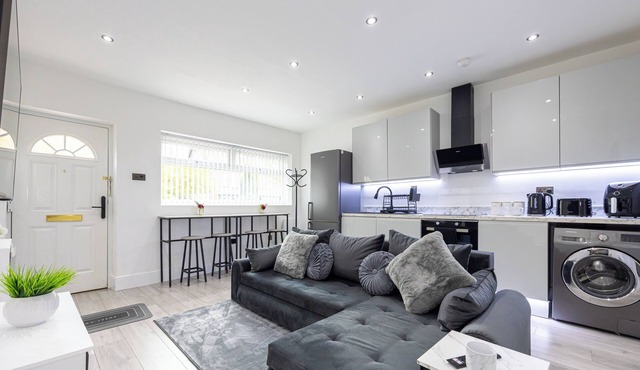 Westpoint Luxury Apartment