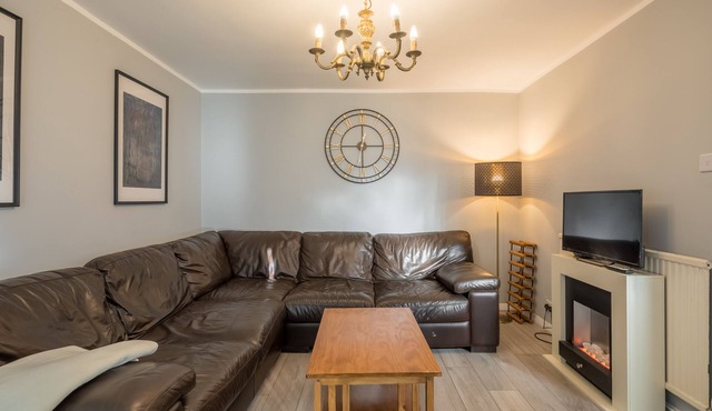 Wetherne House w/Parking & Self Checkin near L&D Hospital, Cul De Sac