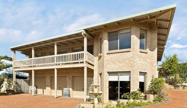 Whale Watch Family & Pet Friendly Augusta Retreat
