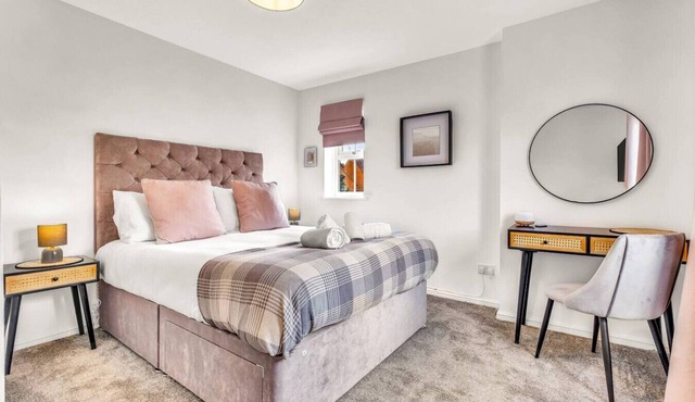 Wheatley House Excellent Location Free Parking Garden Fast Wifi Smart TVs Yoko Property
