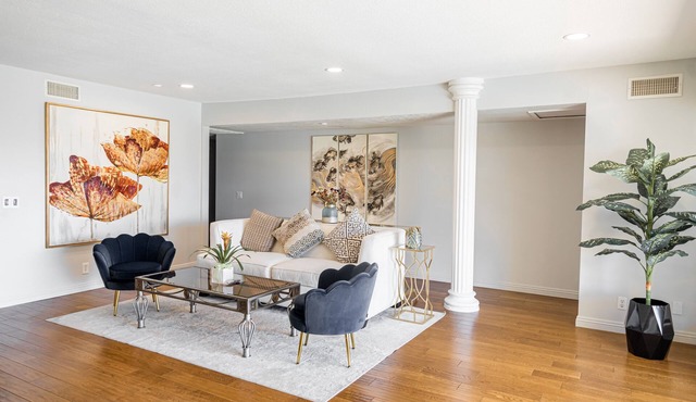 Where DTLA meets Disney: A Spacious Cozy Hillside Panoramic View Villa with Pool